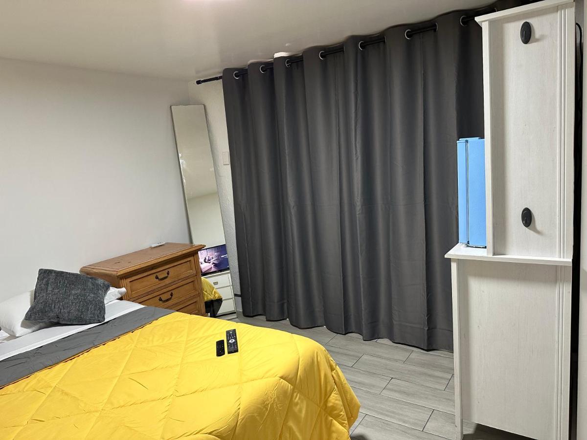 Serene Full Bed With 50 Inch Smart Tv, Netflix, Airplay, Mini-Fridge, And 500 Mbps Wifi Near Fiu, Dolphin Mall, Airport Miami Exterior photo