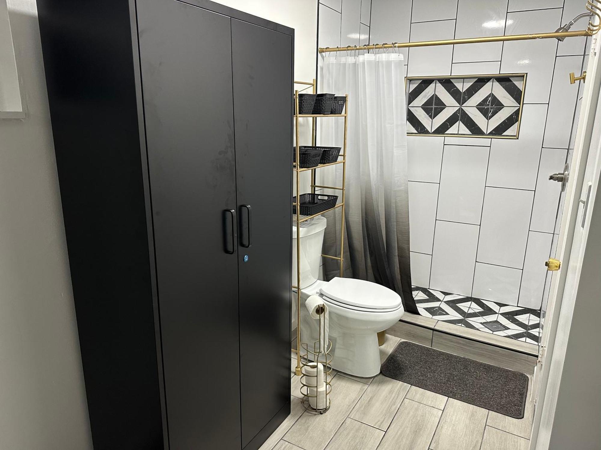 Serene Full Bed With 50 Inch Smart Tv, Netflix, Airplay, Mini-Fridge, And 500 Mbps Wifi Near Fiu, Dolphin Mall, Airport Miami Exterior photo